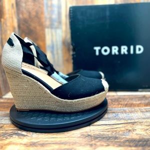 NEW Torrid Black Canvas Closed Espadrille Platform Wedge Women’s 8.5 Wide Shoes